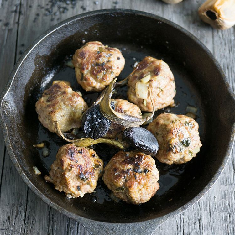 Albóndigas con ajo negro