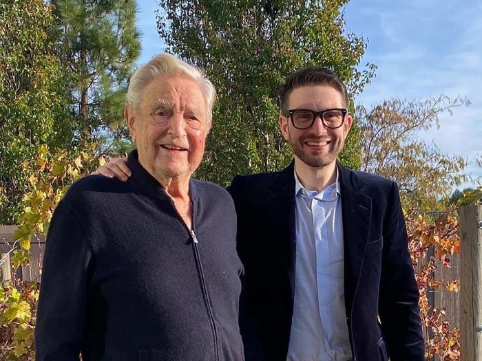 Alex Soros con su padre, el magnate de origen húngaro George Soros