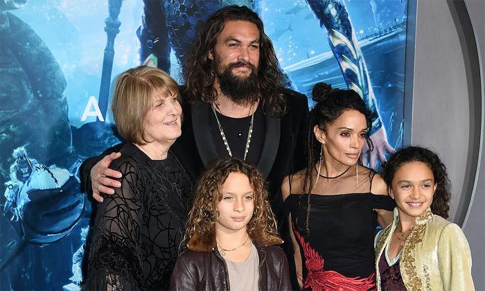 Jason Momoa y Lisa Bonet con sus hijos