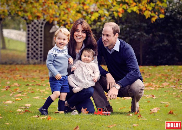 La felicidad asoma a las sonrisas y a las miradas de los Cambridge, en su primer christmas de los cuatro juntos © Casa Real británica
