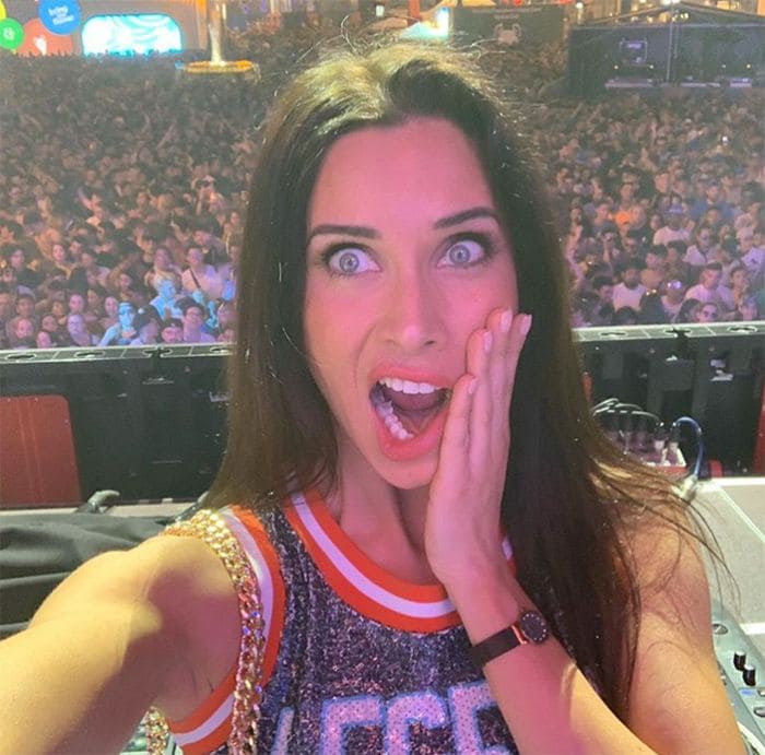 Pilar Rubio bromea con los invitados que irán a su boda