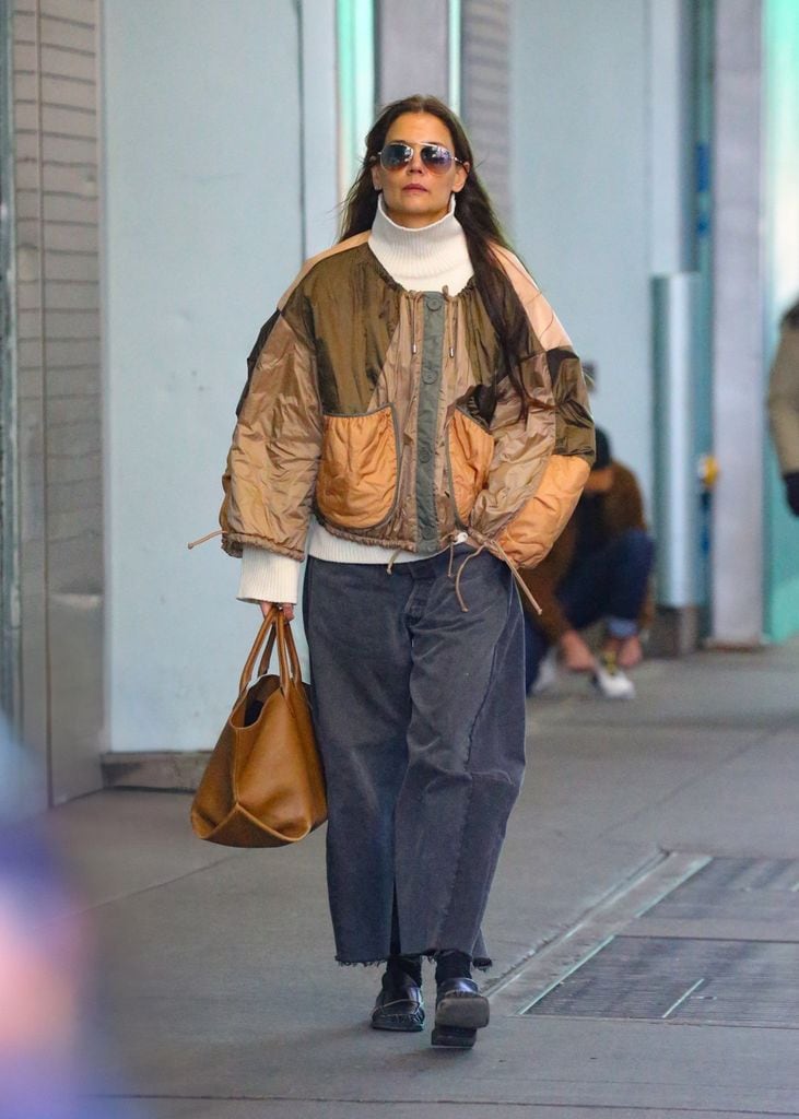 Katie Holmes con su abrigo de piel y borreguito en Nueva York