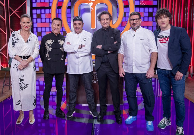 Los jueces de MasterChef con los chefs Dani García, Andrea Tumbarello y José María Kao