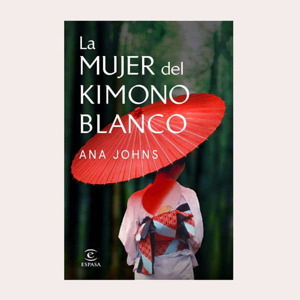 mujer kimono blanco