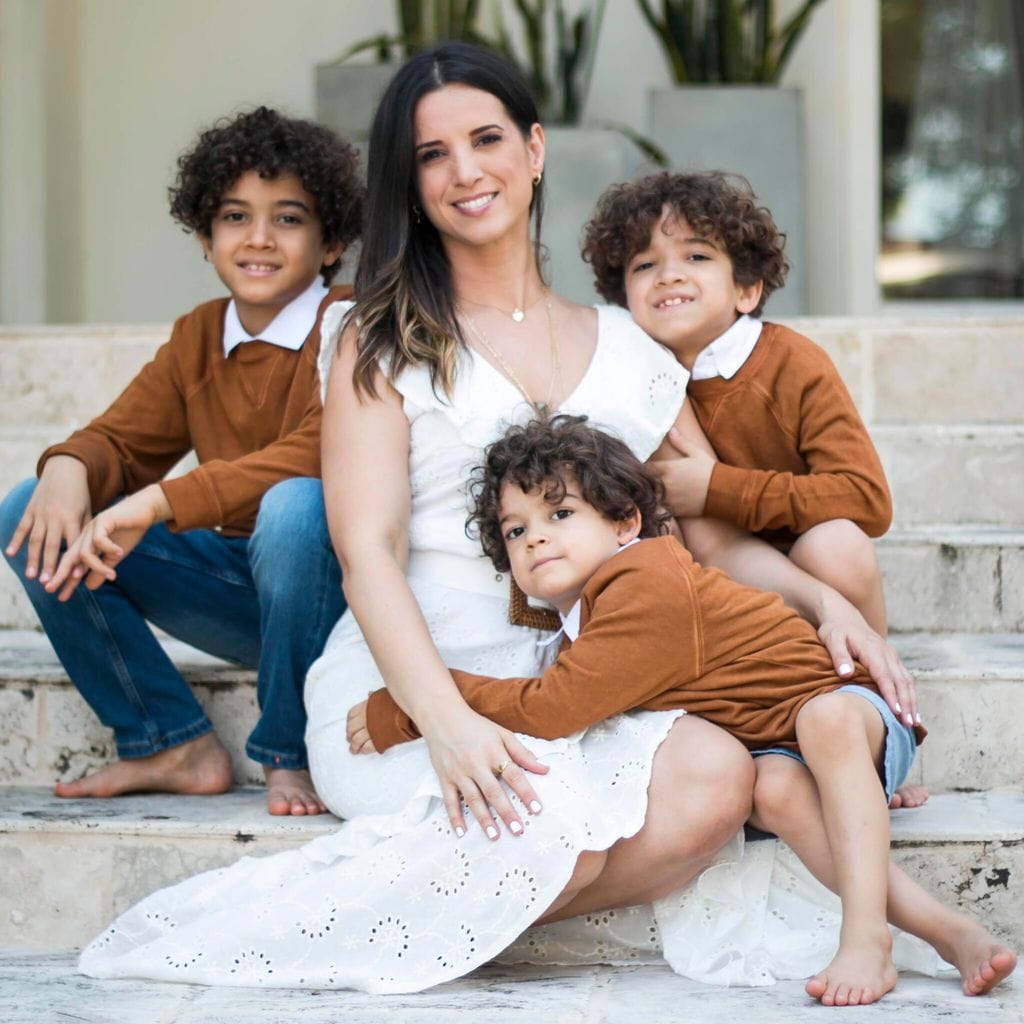 Inger Devera y sus hijos