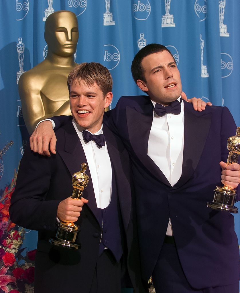 Ben Affleck y Matt Damon ganan un Oscar por 'El indomable Will Hunting' en marzo de 1998