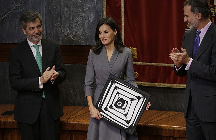 Doña Letizia recibe el premio del Observatorio contra la Violencia Doméstica y de Género