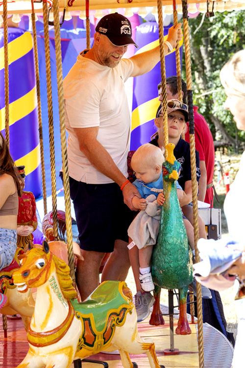 Mike Tindall con sus hijos