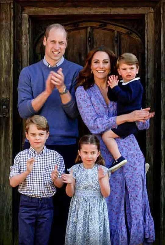Duques de Cambridge con sus hijos