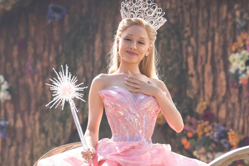 Ariana Grande como Glinda en "Wicked"