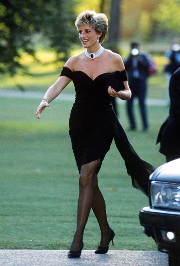 Diana de Gales con vestido negro