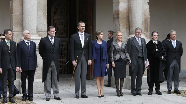 La ceremonia de entrega del Premio Cervantes 2015 , que ha recibido el escritor mexicano Fernando del Paso, ha dado comienzo a las 12.00 horas en el paraninfo de la Universidad Alcalá de Henares
