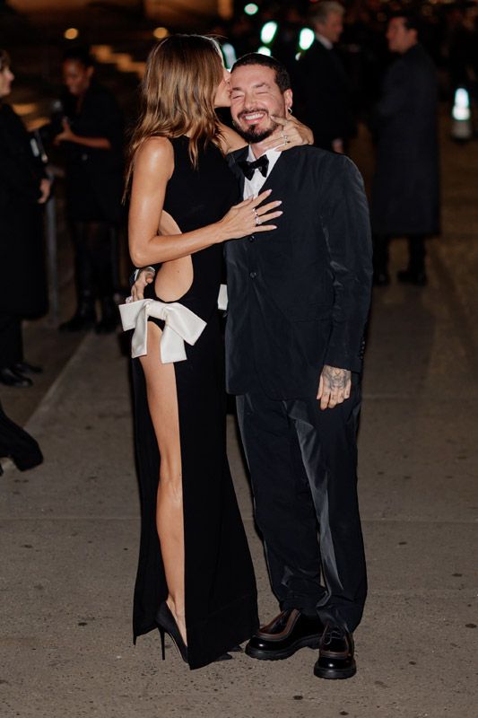  J Balvin y Valentina Ferrer en los premios CFDA Fashion Awards