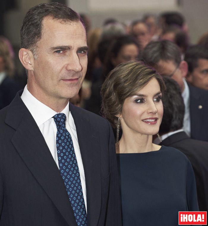 Como era de esperar, a su llegada don Felipe y doña Letizia se convirtieron en el centro de todas las miradas
