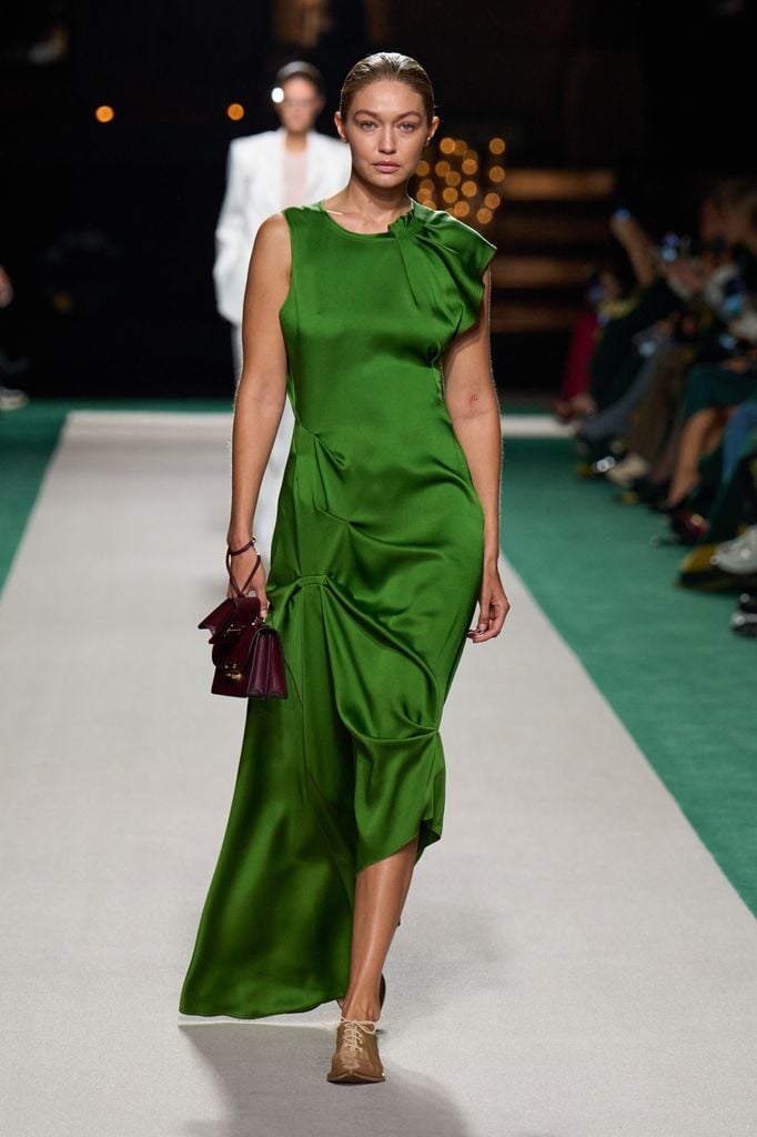 Paris Fashion Week: Victoria Beckham Primavera/Verano 2025