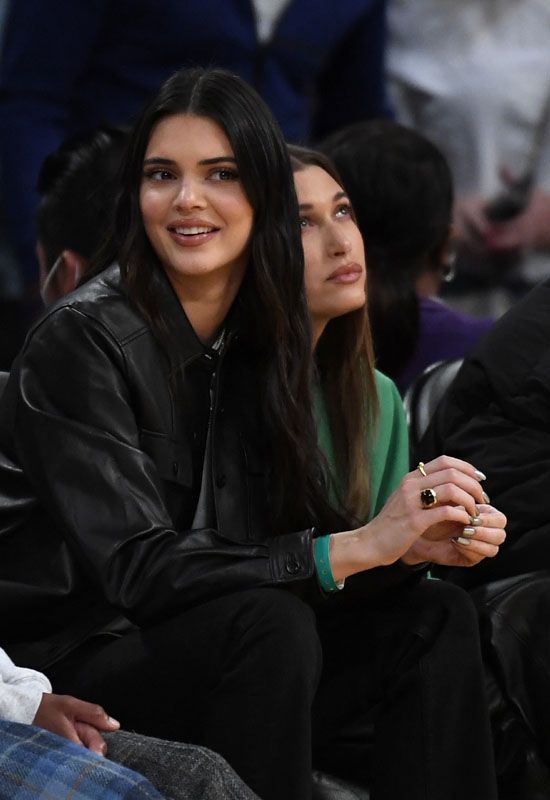 Kendall Jenner anillo Simuero