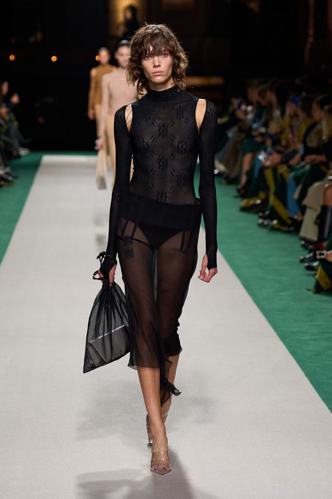 Paris Fashion Week: Victoria Beckham Primavera/Verano 2025