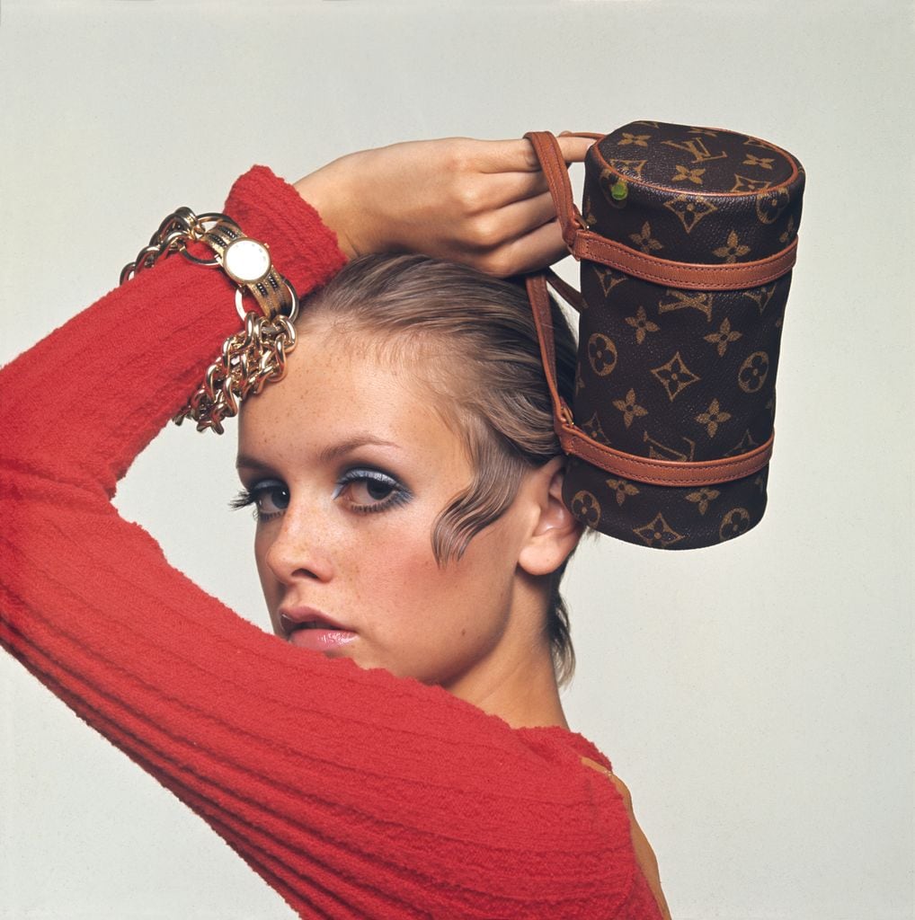 Twiggy con bolso de Louis Vuitton en los sesenta