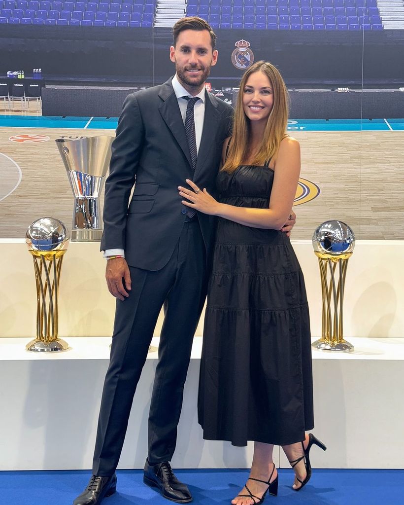 Helen Lindes y Rudy Fernández en el homenaje de despedida al jugador en el Real Madrid