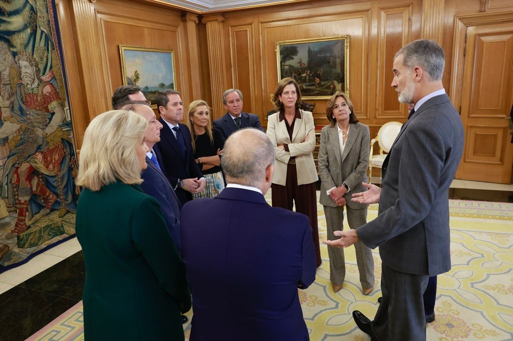 El Rey con representantes de los empresarios y los autónomos tras la DANA de Valencia 