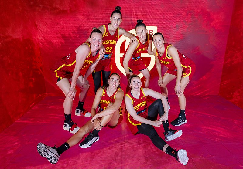 Fotos oficiales de la selección española de baloncesto antes de los Juegos Olímpicos de París