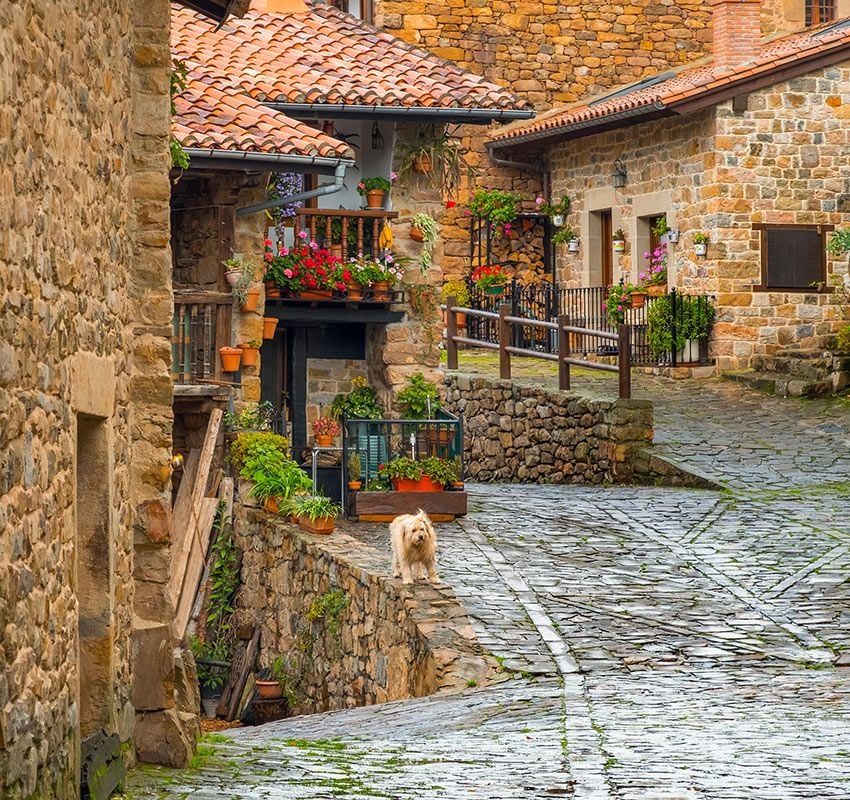 Pueblo de Bárcena Mayor en Cantabria