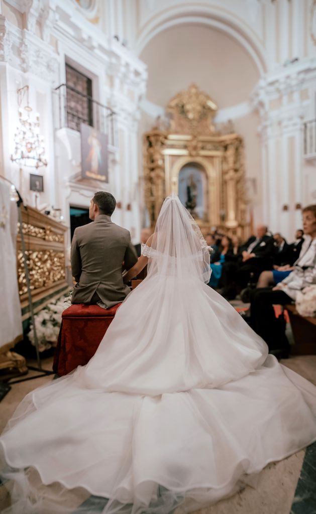 Ana Guerra y Víctor Elías durante la boda