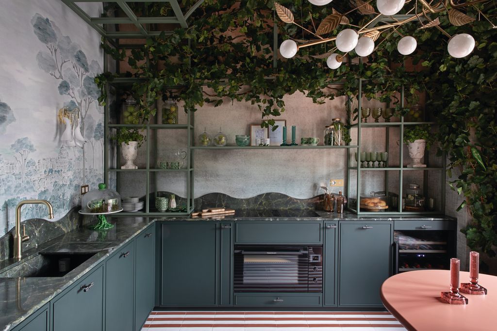 Cocina con muebles y papeles de color verde