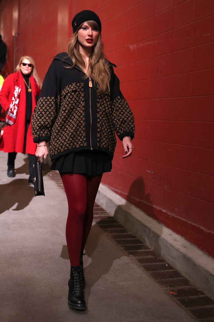 KANSAS CITY, MISSOURI - JANUARY 26: Taylor Swift arrives prior to the AFC Championship Game between the Buffalo Bills and Kansas City Chiefs at GEHA Field at Arrowhead Stadium on January 26, 2025 in Kansas City, Missouri.  (Photo by Jamie Squire/Getty Images)