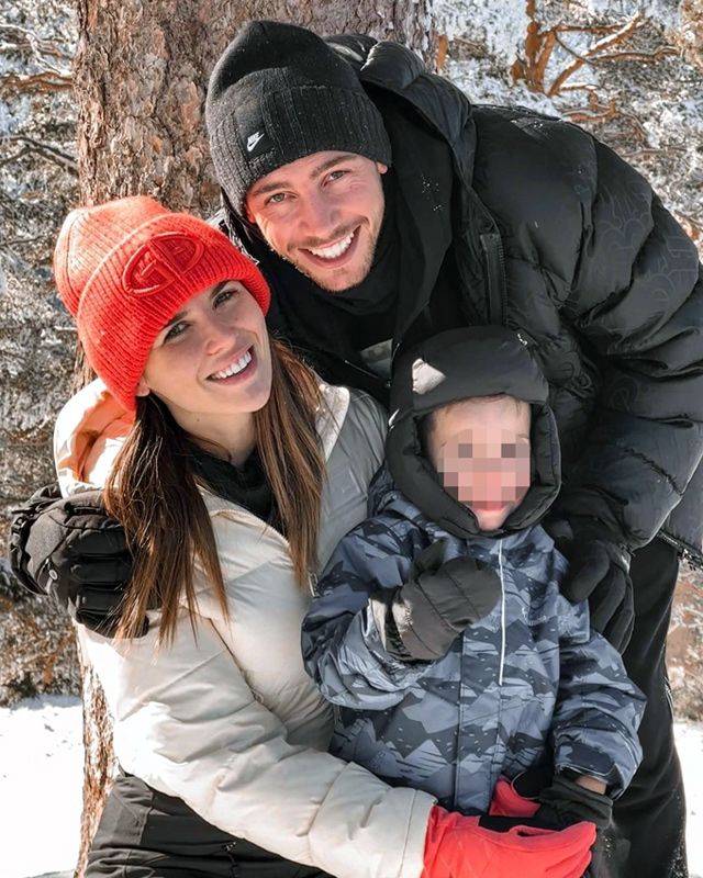 Fede Valverde y Mina Bonino con su hijo