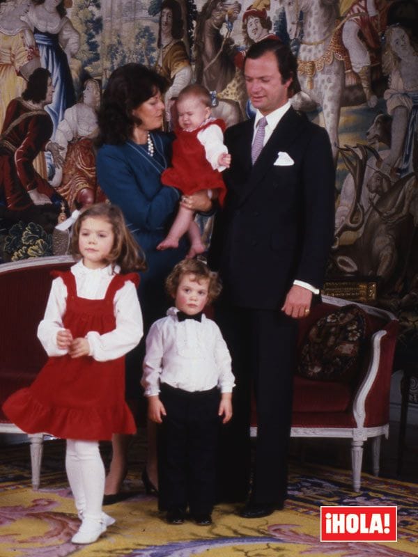 Imagen tomada en las fiestas navideñas durante 1982, cuando Magdalena de Suecia tenía apenas unos meses de edad
