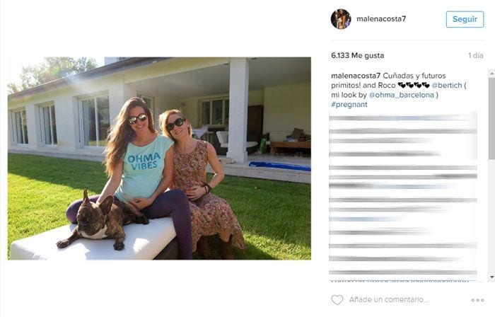 Malena Costa posa junto a su cuñada Berta -mujer de Sergio, el hermano de Mario Suárez- que también está embarazada
