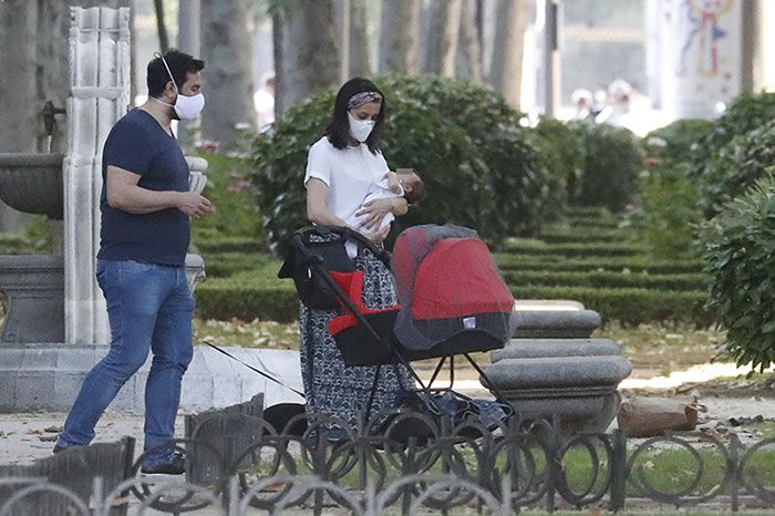 Inés Arrimadas y Xavier Cima de paseo con su hijo Álex