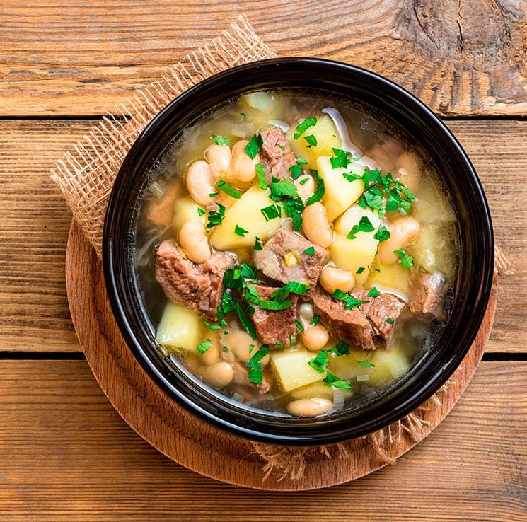 Sopa de pecho de ternera con judías blancas y puerro