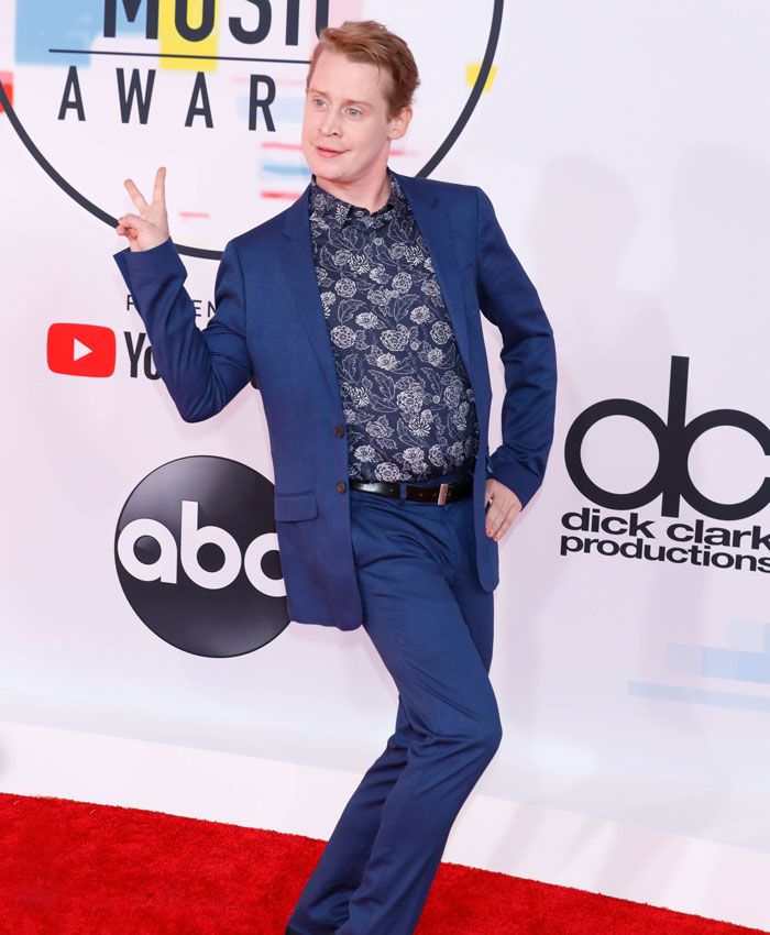 Macauley Culkin posó en la alfombra roja de los AMAs