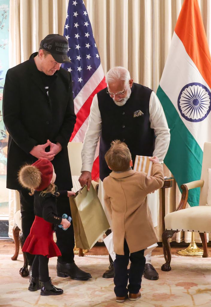 Elon Musk visita acompañado de sus hijos al Primer Ministro de la India, Nerenda Mori