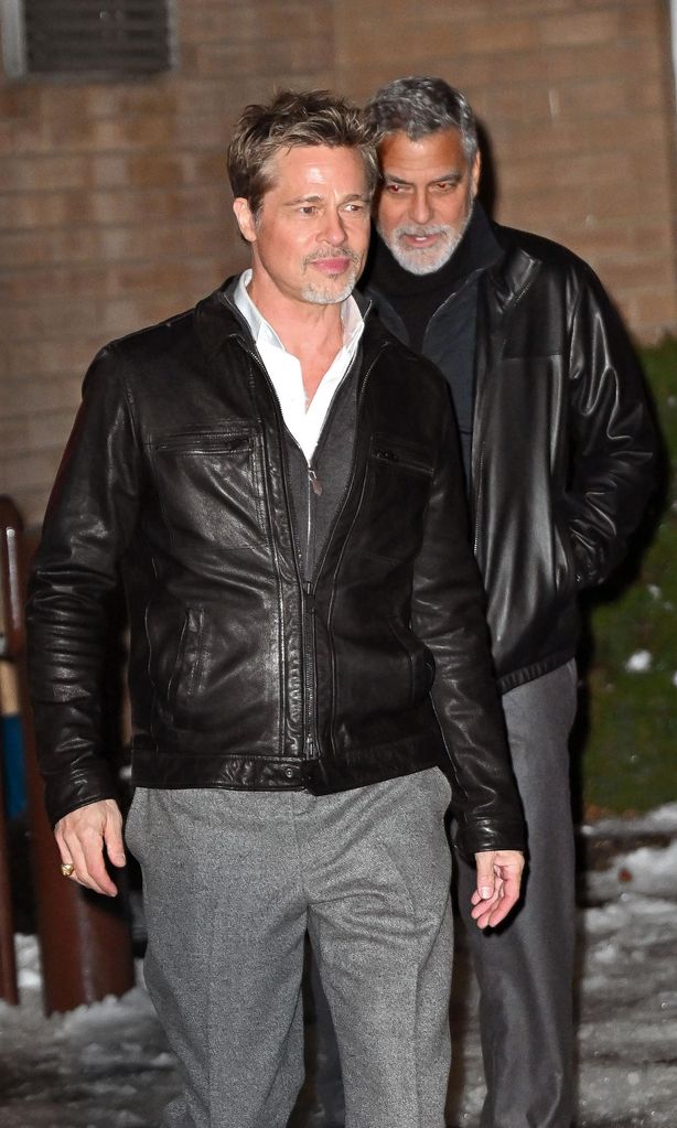 HOLA 4097. Brad Pitt y George Clooney durante el rodaje de Wolves en Nueva York.