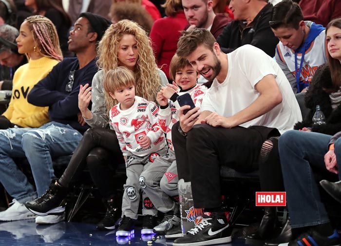 Shakira y Piqué con sus hijos