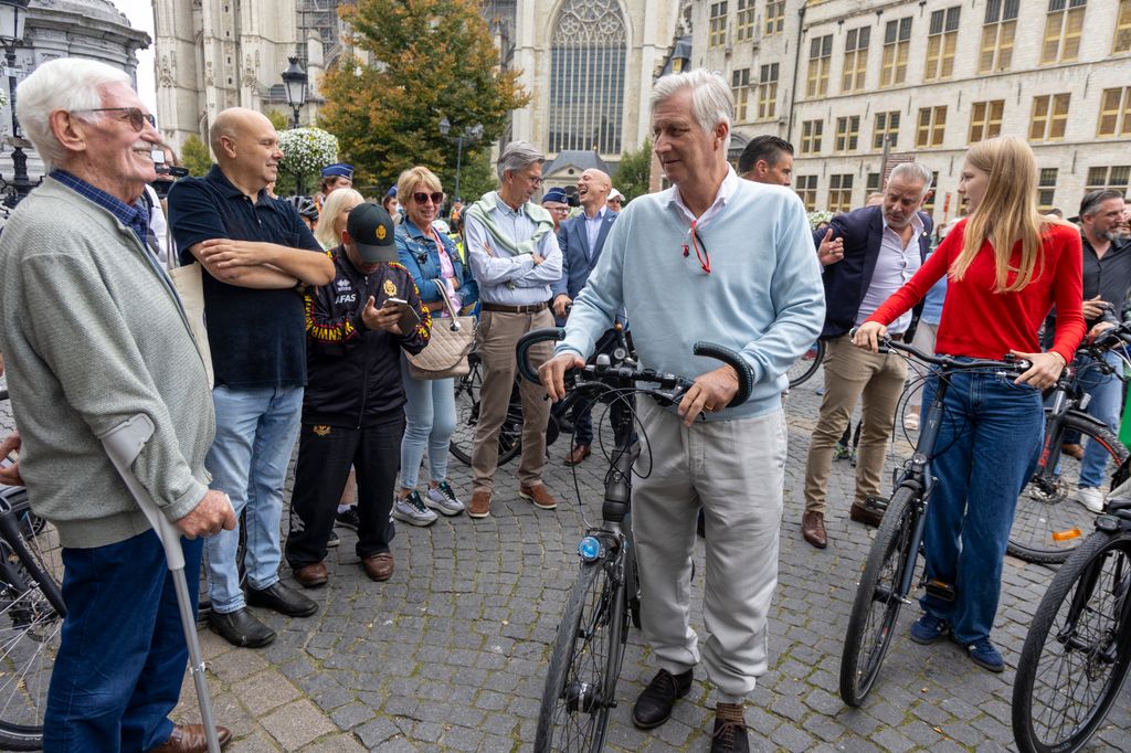 Felipe de Bélgica y Eléonore de Bélgica en bicicleta por la semana de la movilidad el 22 de septiembre de 2024