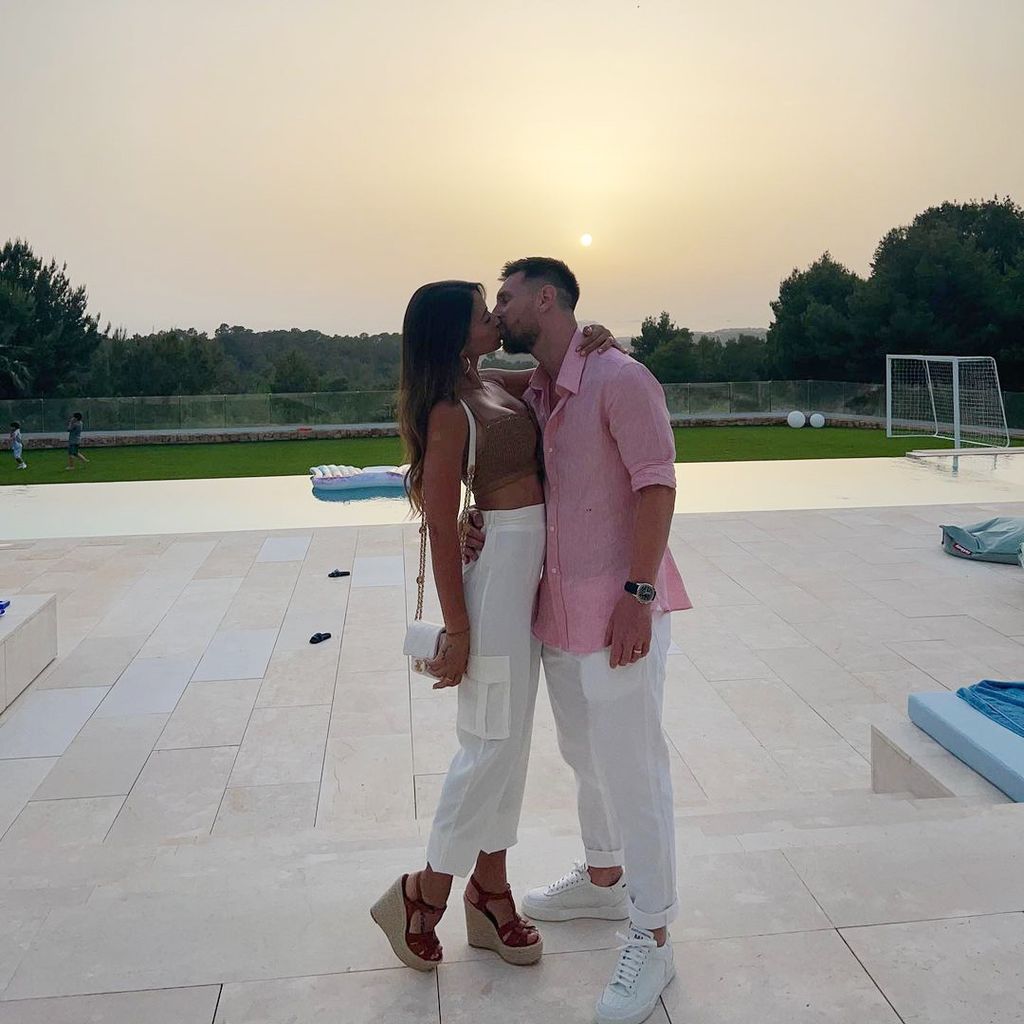 Leo Messi y su mujer Antonela Roccuzzo en su casa de Ibiza