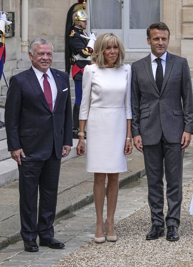 Rania de Jordania y su vestido New Look frente al minimalismo de Brigitte Macron