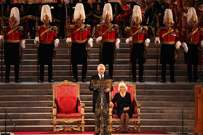 Carlos III asiste al Parlamento británico para recibir las condolencias por la muerte de Isabel II