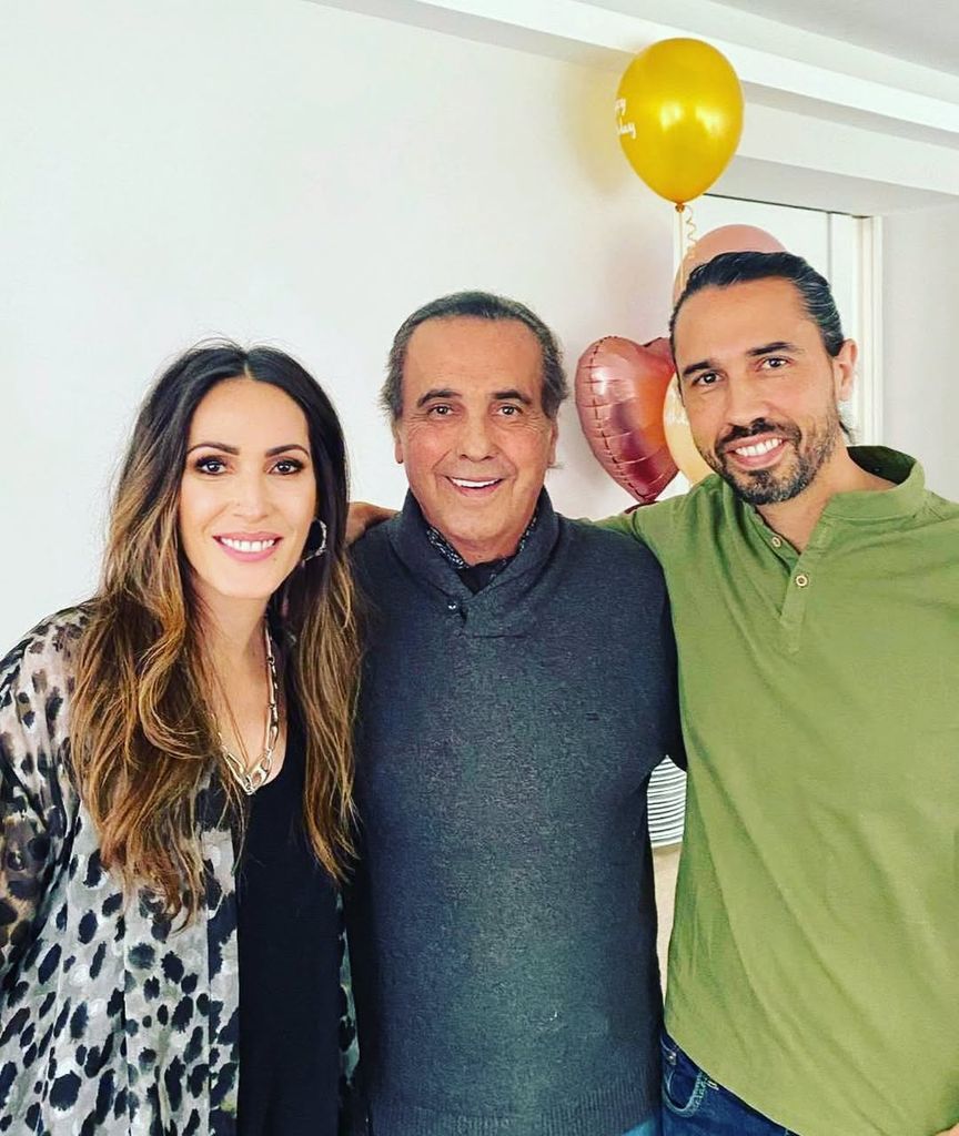 Malú y su hermano José  con su padre, Pepe de Lucia