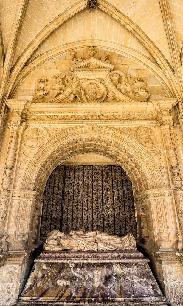 Sepulcro del obispo Pedro González Manso en el monasterio San Salvador de Oña