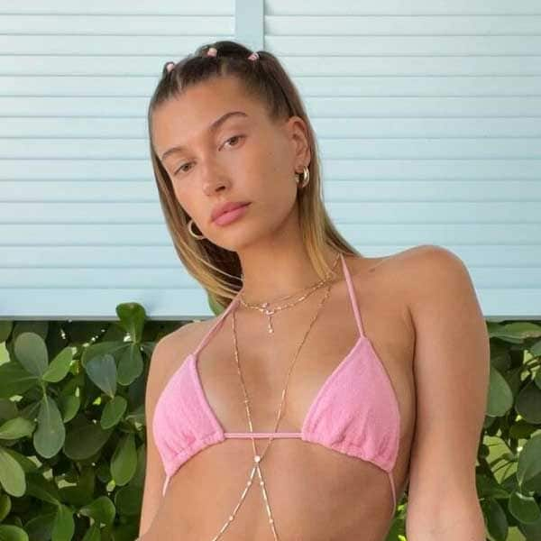 hailey bieber recogido 2000