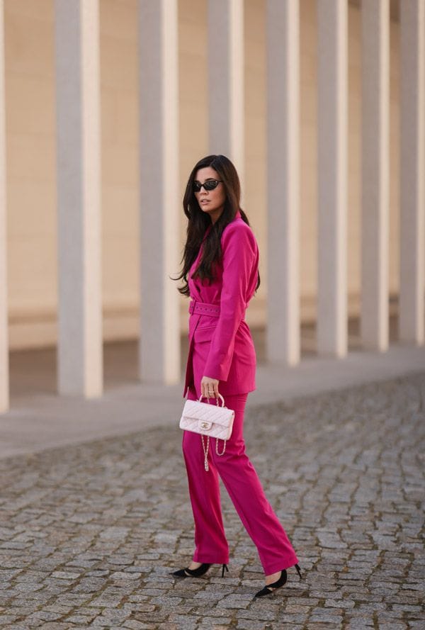 fucsia traje