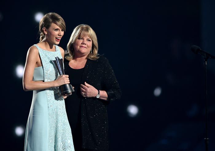 Taylor Swift y su madre, Andrea FInlay