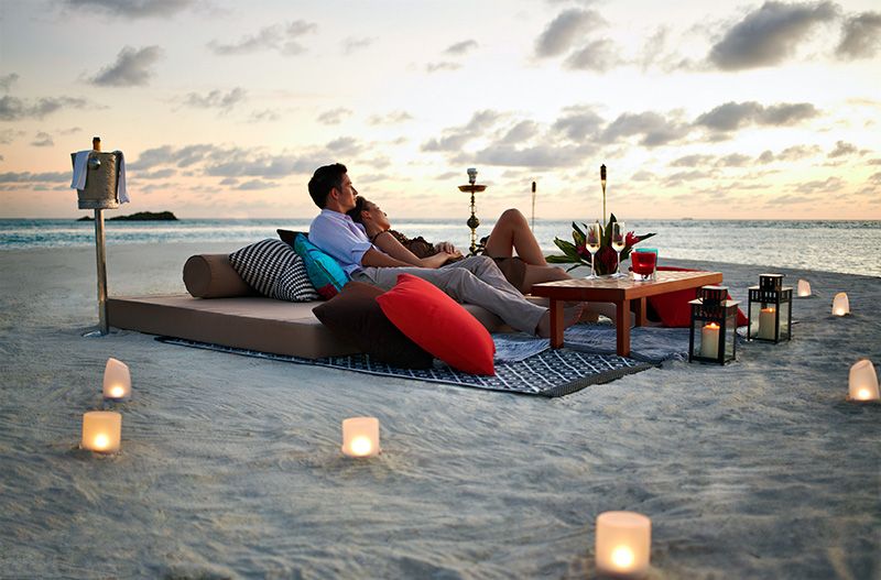 Residence-Maldivas-Hotel-Romantic-Beach-Dinner