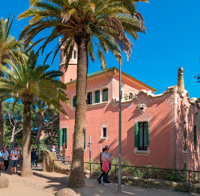 Park Güell, Barcelona, desfile de Louis Vuitton, museo Gaudí