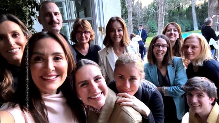 Isabel Preysler con Tamara Falcó, Ana Boyer y su equipo